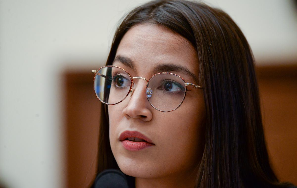 Alexandria Ocasio-Cortez | Občudovalci Alexandrie Ocasio-Cortez, ki je znana po kratici AOC, upajo, da bo nekoč predsednica ZDA. Na drugi strani je številne konservativce strah, da se bo to res zgodilo. Do zdaj AOC še ni mogla kandidirati za podpredsednico ali predsednico ZDA, saj je mlajša od 35 let. Bo pa dovolj stara leta 2024.  | Foto Reuters