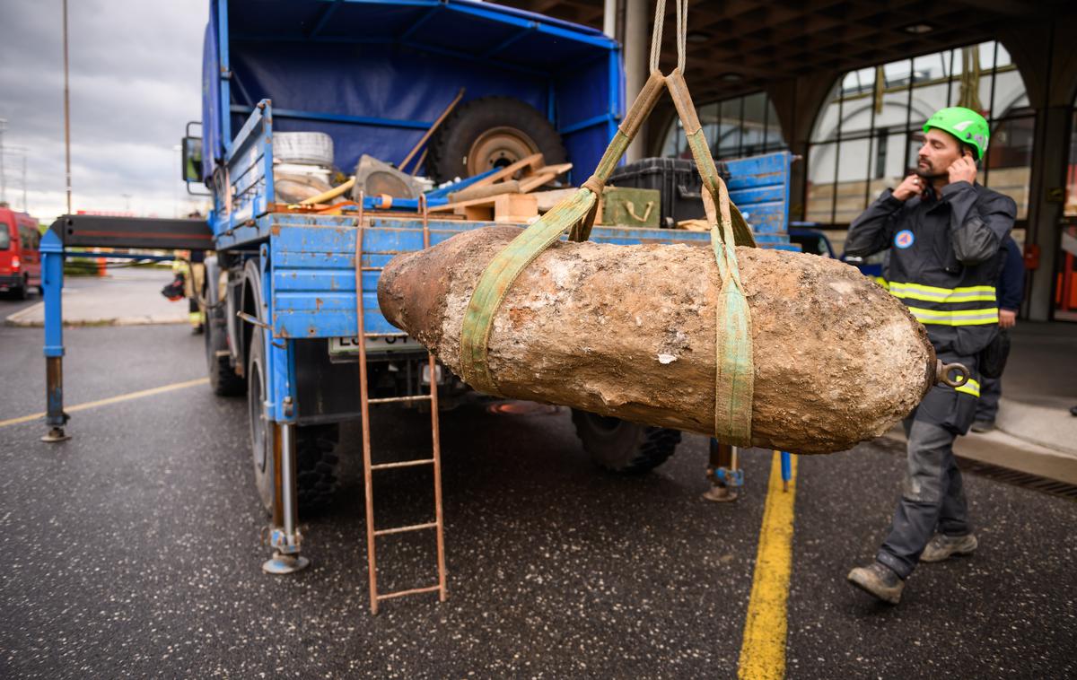 Bomba v Mariboru | V Mariboru so uspešno odstranili še drugo najdeno bombo iz druge svetovne vojne. | Foto STA