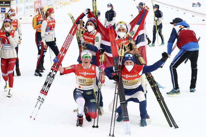 Norveška, iril Udnes Weng, Heidi Weng, Therese Johaug, Helene Marie Fossesholm | Zmagovalna ženska ekipa. | Foto Guliverimage