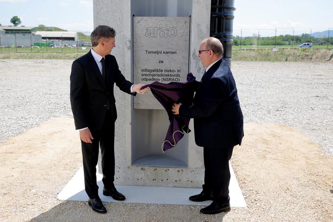 Z začetkom gradnje odlagališča po premierjevih besedah "odpravljamo tudi enega od glavnih zadržkov pred prihajajočo odločitvijo na referendumu o JEK 2". | Foto: STA