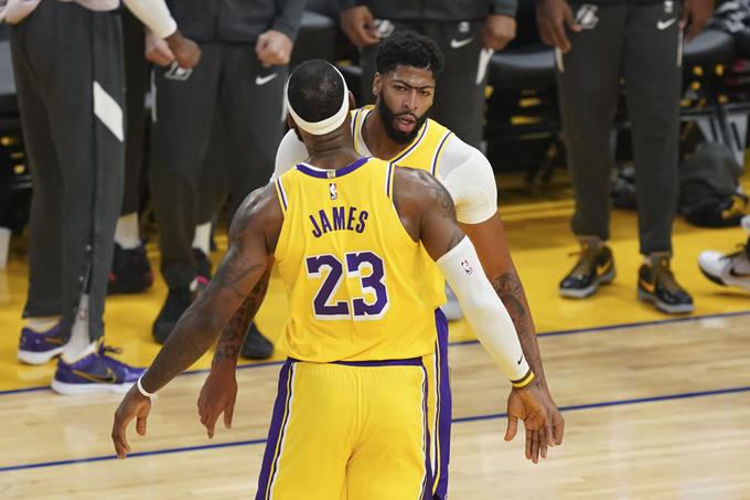 Jezerniki so najbolj priljubljen klub, kar zadeva gostovanja. Zvezdniška ekipa Los Angeles Lakers, v kateri prednjačita LeBron James in Anthony James, je v tej sezoni najboljša na zahodu. V povprečju jih na gostovanjih gleda 18.949 gledalcev, kar je še več kot pa v domači dvorani Staples. Dallas je na lestvici gledanosti v gosteh na sedmem mestu, najmanj zanimanja pa vlada za tekme v gosteh Indiane. Presenetljivo nizko je tudi Denver Vlatka Čančarja. | Foto: Reuters