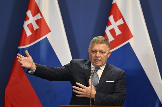 Robert Fico | Na današnjo sejo je Fico po navedbah slovaških medijev prišel skozi stranska vrata, da bi se izognil novinarjem. | Foto Guliverimage