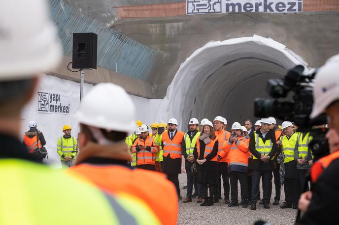 2TDK | Celotna trasa drugega tira železniške proge Divača-Koper poteka v sedmih predorih, ki skupaj s servisnimi in izstopnimi cevmi merijo 37,4 kilometra.  | Foto STA