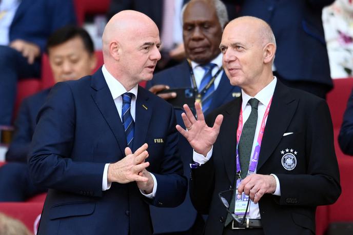 Bernd Neuendorf Gianni Infantino | Gianni Infantino in Bernd Neuendorf na tekmi SP med Japonsko in Nemčijo (2:1). | Foto Reuters