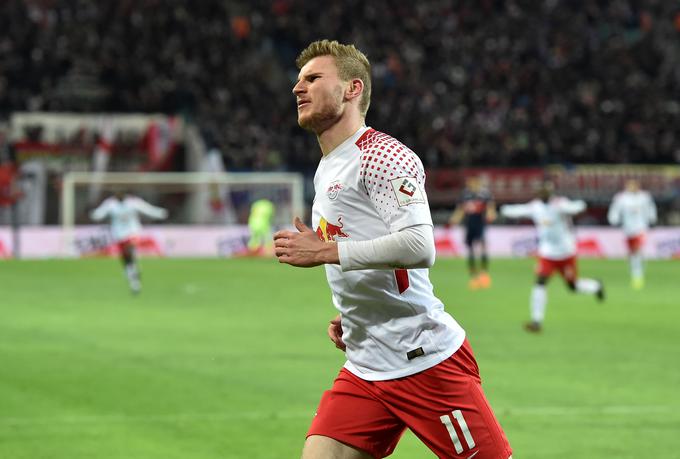 Naslednji v vrsti, ki bi lahko poleti zamenjal klub, je član RB Leipziga Timo Werner. Ta je razjezil največji klub v Nemčiji, saj je izjavil, da bo, če bo zamenjal klub, odšel v tujino in s tem Bayernu obrnil hrbet. Bavarci so si ga dolgo želeli, zato so vidno razočarani, a nemški reprezentant ima drugačne načrte. Največ možnosti za njegove storitve ima trenutno Liverpool, ki ga trenira Wernerjev rojak Jürgen Klopp. Bayer že ima rezervni načrt, imenuje se Milot Rašica, trenutno pa igra za Werder. | Foto: Reuters