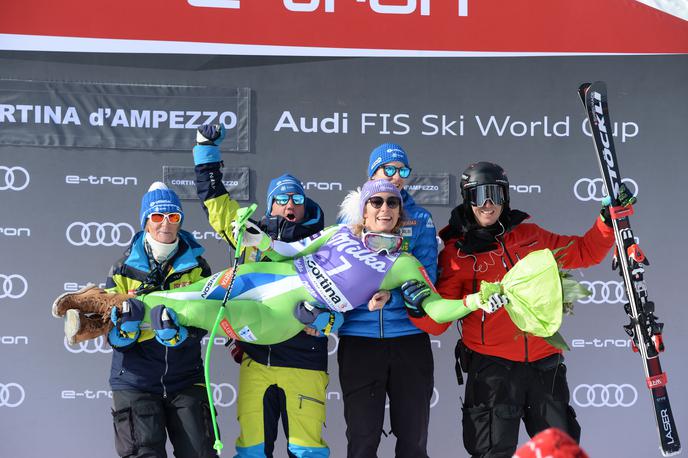 Ilka Štuhec | Ilka Štuhec spet stoji na stopničkah. | Foto Getty Images