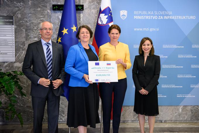 Alenka Bratušek, Violeta Bulc | Foto: STA ,