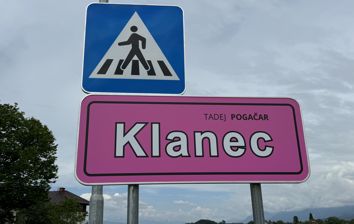 Pogačar Klanec | Klanec je danes odet v rožnato barvo. | Foto Jaka Lopatič