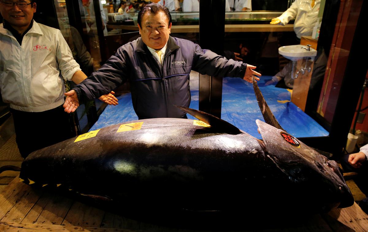 Tokio Kiyoshi Kimura modroplavuti tun tuna Japonska suši | Kupec 278 kilogramskega tuna je japonski "kralj tun" Kiyoshi Kimura, predsednik verige japonskih restavracij Sushi Zanmai. | Foto Reuters