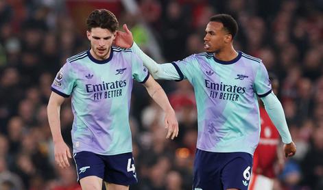 Arsenal na Old Traffordu do točke, Chelsea in Newcastle izkoristila neuspeh Cityja