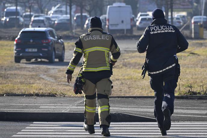 Policija, gasilci | Težava je nastala na fakulteti za farmacijo.  | Foto STA