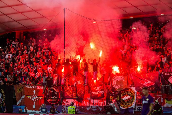 Skupaj je bilo ruskih navijačev blizu tisoč. | Foto: Žiga Zupan/Sportida