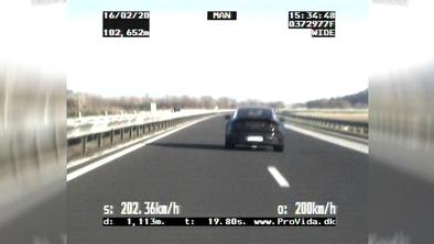 Po dolenjski avtocesti divjal z več kot 200 km/h