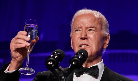 Joe Biden na večerji za dopisnike Bele hiše zbadljiv do Donalda Trumpa #video