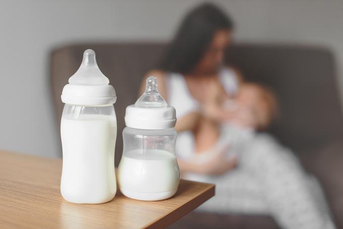 "Ni vse črno-belo. Seveda je najlažje dojiti, saj imaš hrano vedno pri sebi, ampak če ne gre, ne gre. Še sreča, da imamo druge mlečne nadomestke." | Foto: Getty Images