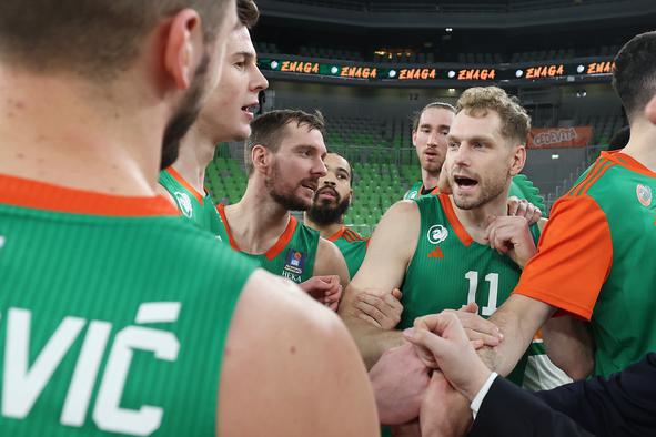 Cedevita Olimpija in Kansai Helios rutinirano do prvih zmag