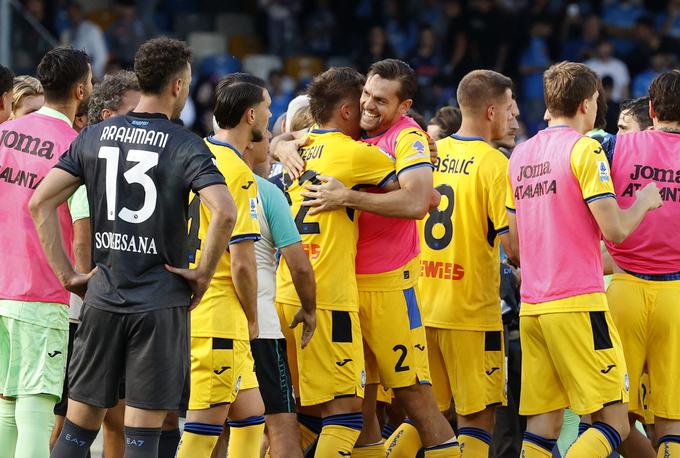 Atalanta je vodilne Neapeljčane v gosteh premagala kar s 3:0. | Foto: Reuters