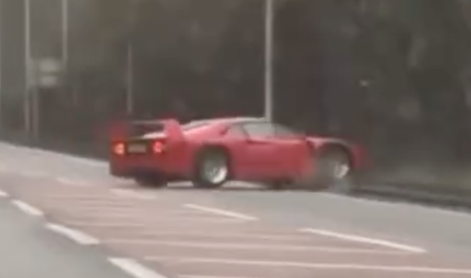 Nesrečni trenutek, ko je razbil dragoceni ferrari F40 #video