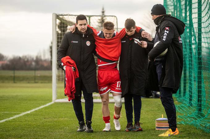 Na dvoboju z Bravom v Čatežu si je koleno poškodoval Juš Štusej. | Foto: Vid Ponikvar