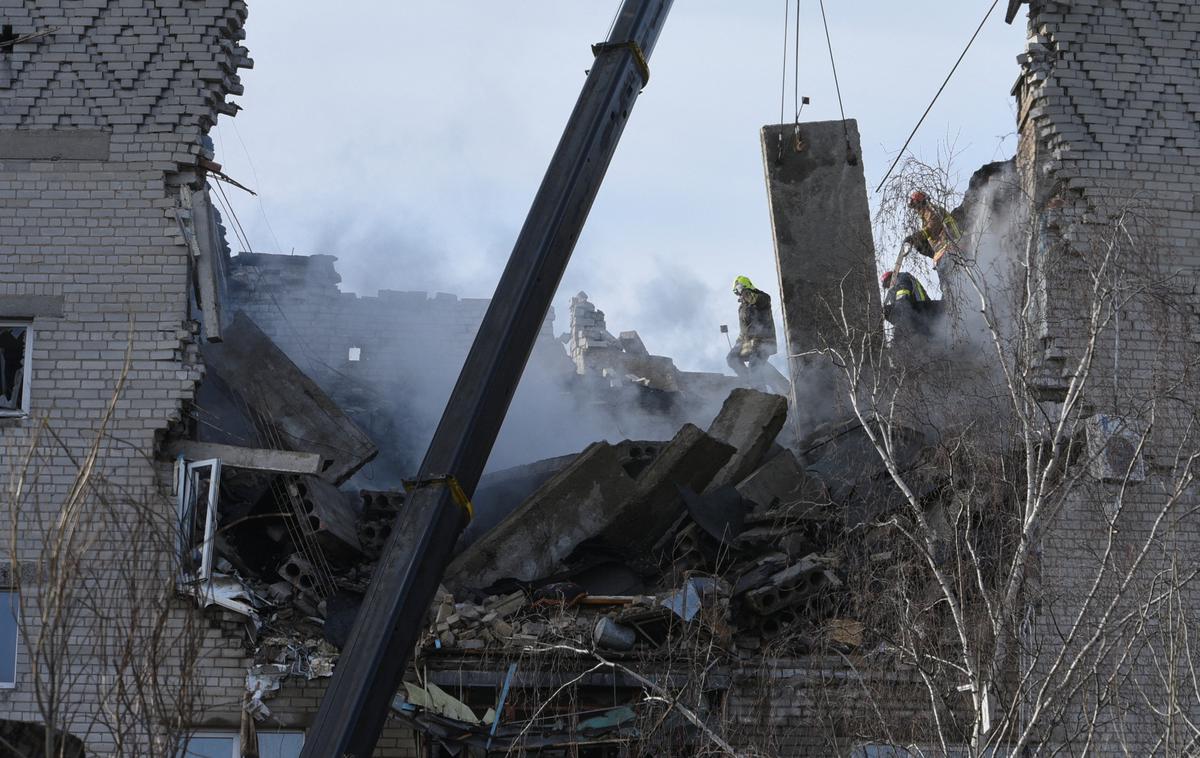 Napad z droni na Dnipro, Ukrajina | Ruske rakete so zadele vrtec, fakulteto in eno od podjetij. | Foto Reuters