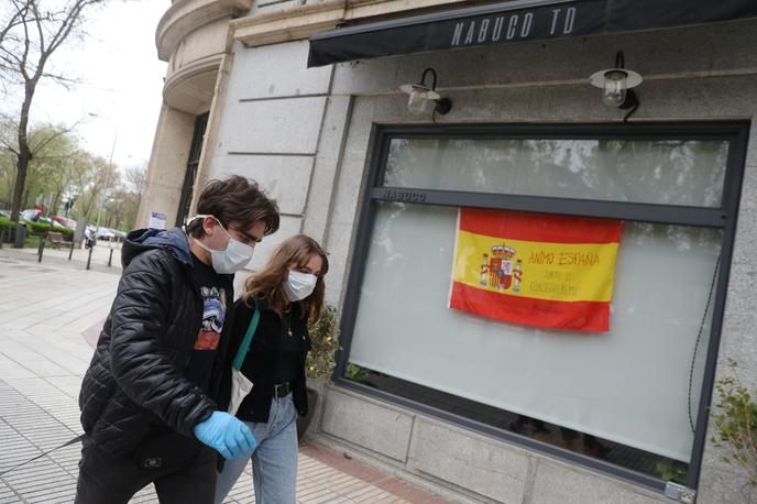 Španija | V zadnjih dveh tednih so iz Španije dnevno poročali o sedem tisoč do osem tisoč novih okužbah. V četrtek so jih zabeležili več kot deset tisoč. | Foto Reuters