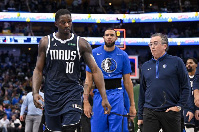 Dallas med drugim zapušča Dorian Finney-Smith. | Foto: Reuters