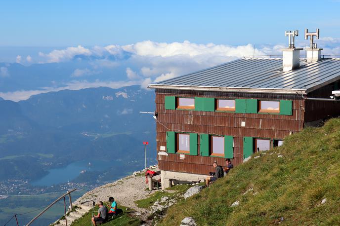 Prešernova koča na Stolu | Prešernova koča na Stolu je med 48, ki bodo prepleskane na novo. | Foto Matej Podgoršek