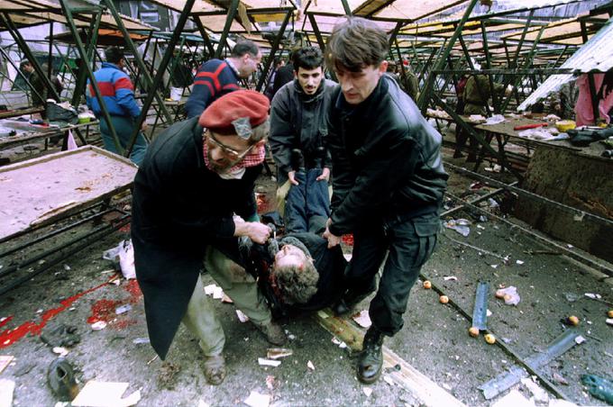 Bombni napad na tržnico Markale, v katerem je umrlo 66 ljudi. | Foto: Reuters