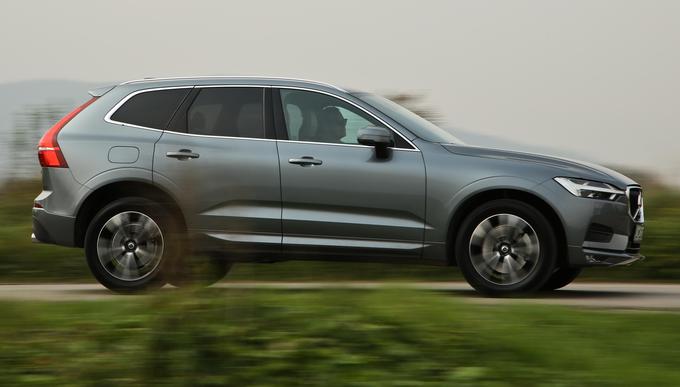 Volvo XC60 je pozitivno presenetil pri voznih lastnostih in si zaradi svojega imidža prislužil največ točk pri edini kategoriji, kjer vseh sedem uredništev poda svoje subjektivne točke. Za zmagovalcem je največ zaostal pri uporabnosti potniške kabine in prtljažnika, na koncu pa mu je za prestižno zmago zmanjkal manj kot odstotek točk. | Foto: PRIMA