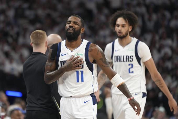 Kyrie Irving se je v drugi četrtini pridružil šovu Luke Dončića in se v prvem polčasu podpisal pod 19 točk. | Foto: Guliverimage