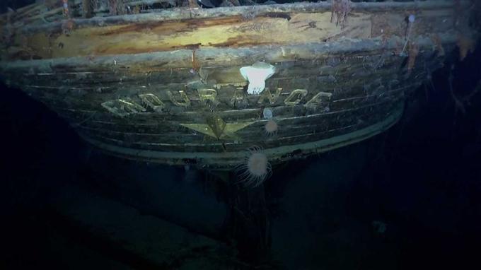 Na ladji je zelo dobro viden napis Endurance. Ladja se je sicer prvotno imenovala Polaris (oziroma Severnica). | Foto: Reuters