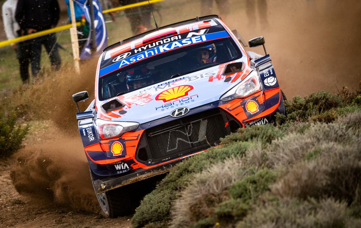 Reli WRC Sardinija Hrvaška | Prizori z včeraj končanega relija za svetovno prvenstvo v Sardiniji. V senci boja za naslov svetovnega prvaka Evans-Ogier-Neuville-Tanak je slavil Dani Sordo (Hyundai). | Foto Red Bull