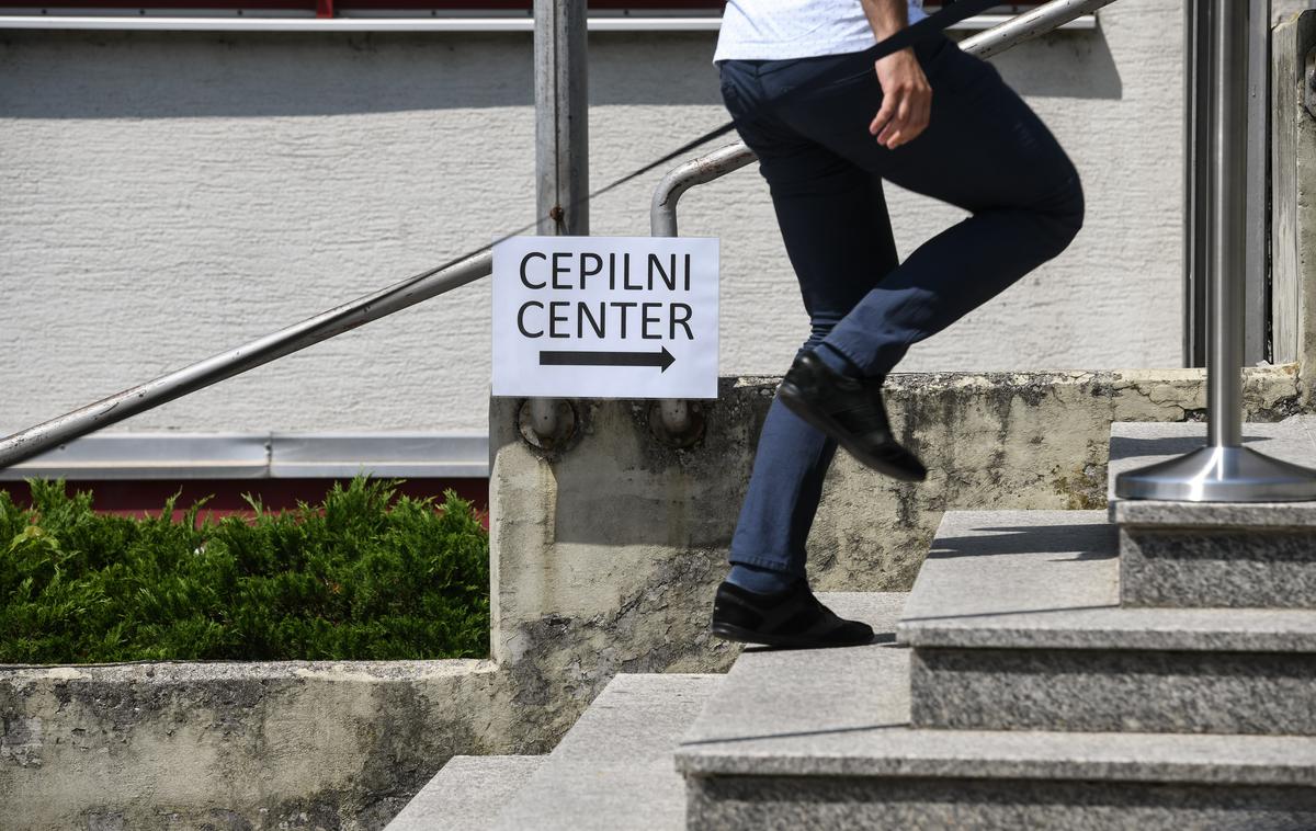 Cepilni centri | V času cepilne akcije se z izjemo cepljenja otrok v starostni skupini od pet do 11 let na cepljenje ne bo treba naročiti, povsod bo omogočena tudi izbira cepiva. | Foto STA