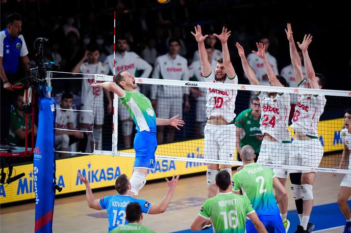 slovenska odbojkarska reprezentanca : Bolgarija | Slovenski odbojkarji so na osmi tekmi lige narodov s 3:0 premagali Bolgarijo in si s sedmo zmago na stežaj odprli vrata do olimpijskih iger. | Foto VolleyballWorld