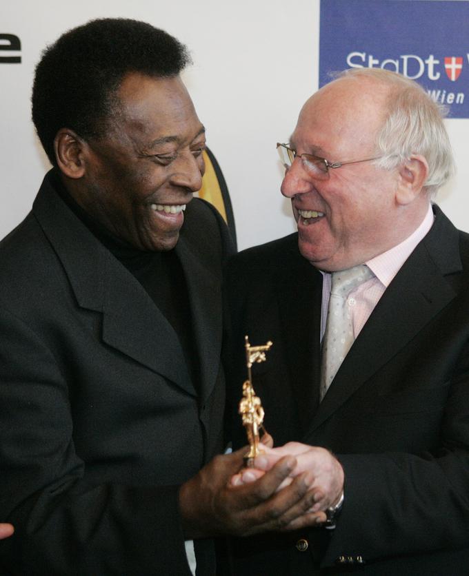 Pele in Uwe Seeler sta se tako sproščeno pogovarjala leta 2006 na Dunaju. | Foto: Reuters