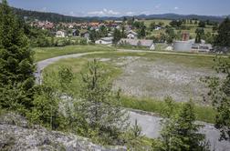 Ne le stanovanje, na dražbi lahko kupite celo štadion