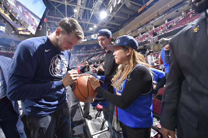 Luka po besedah Connorja daje veliko nazaj skupnosti. | Foto: Getty Images