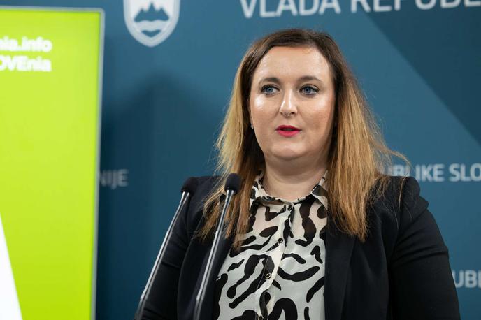 Petra Bezjak Cirman. | V kazenski ovadbi, pod katero je podpisana direktorica Ukoma Petra Bezjak Cirman, je med drugim zapisano, da je uporabnik družbenega omrežja "javno spodbudil nasilje nad predšolskimi otroki, dejanje je objavljeno javno in lahko moti javni red in mir," poroča N1. | Foto Katja Kodba/STA