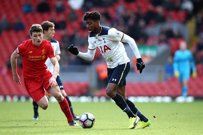 Nathan Oduwa je pred sklenitvijo dogovora z Olimpijo nosil dres londonskega velikana Tottenhama. | Foto: Getty Images