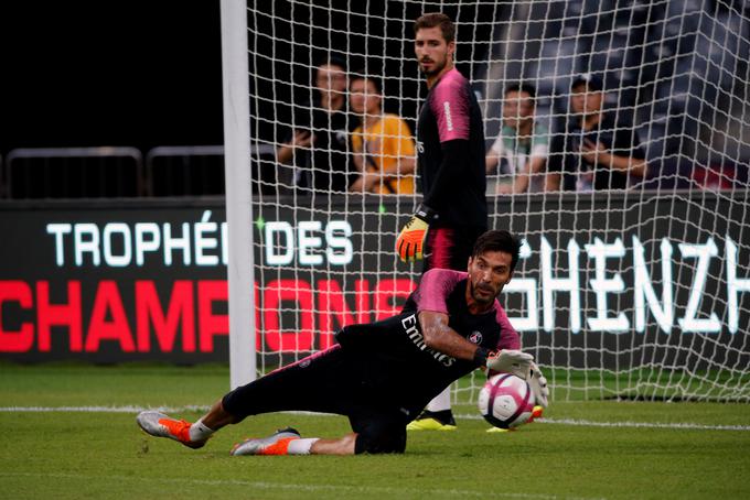 Gianluigi Buffon je s pariškim klubom osvoji prvo lovoriko, odkar je zapustil Juventus. | Foto: Reuters