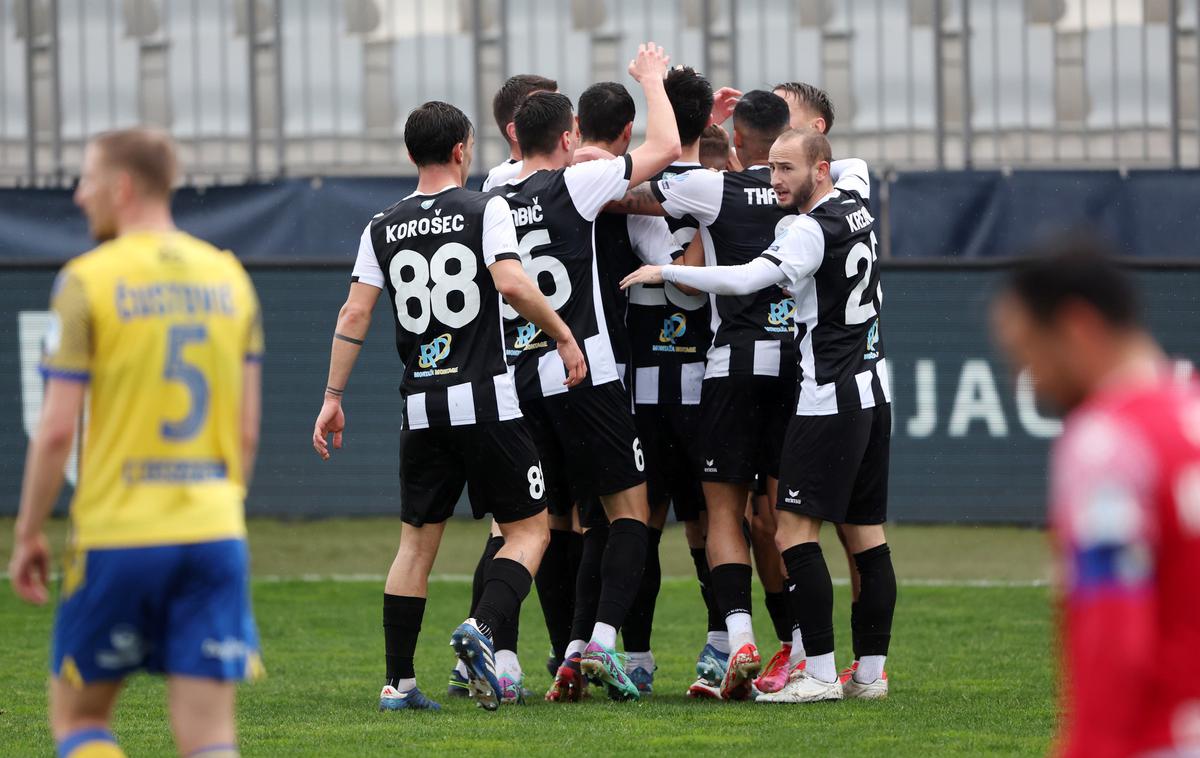 NK Rogaška | Rogaška je že v drugi minuti dobila gol, a se pred koncem polčasa veselila vodstva z 2:1. | Foto www.alesfevzer.com