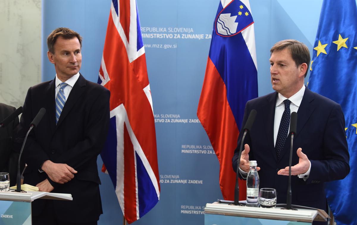 Jeremy Hunt in Miro Cerar | Projekt Petišovci je bil ena od tem pogovorov med nedavnim obiskom britanskega zunanjega ministra Jeremyja Hunta (levo) v Sloveniji. | Foto STA