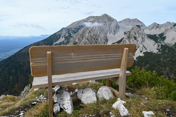 Če to ni klopca z najlepšim pogledom na Stol!? | Foto: Matej Podgoršek