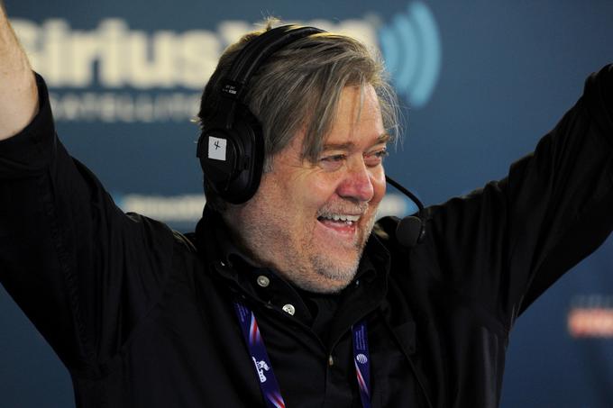 Po smrti Andrewa Breitbarta leta 2012 je Steve Bannon postal izvršni direktor spletnega medija Breitbart. V času predsedniške volilne kampanje je Breitbart, ki je od januarja letos podpiral Trumpa, postal s pomočjo socialnih omrežjih eden najvplivnejših ameriških medijev. Trump je 8. novembra letos zmagal tudi zaradi Breitbartove medijske podpore. | Foto: Getty Images