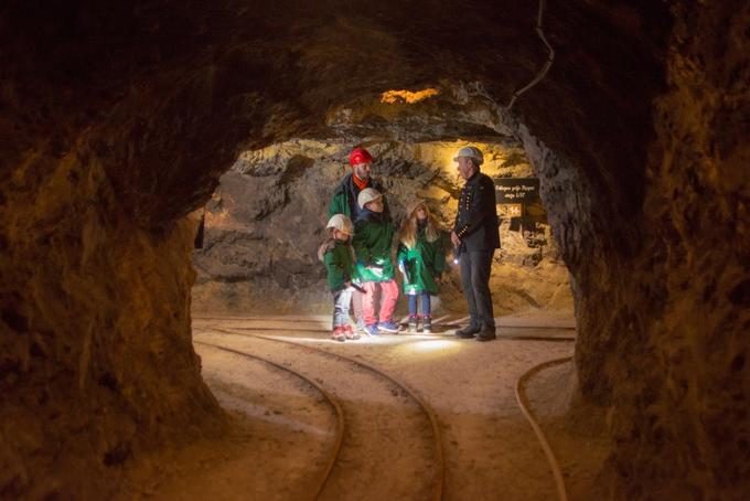 V nedeljo, 10. 4. 2022, se podajte na animiran ogled Antonijevega rova in prek igranih prizorov doživite svet idrijskih rudarjev. | Foto: Matej Peternelj (arhiv CUDHg Idrija)