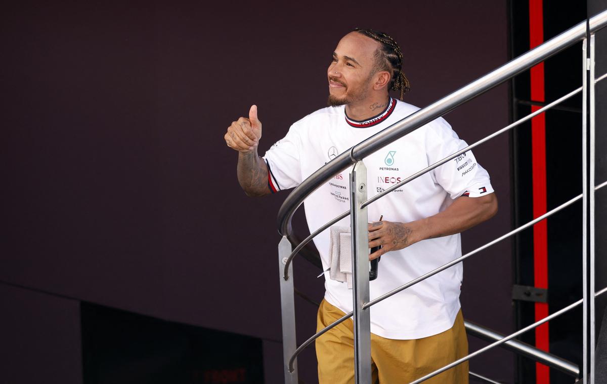 Barcelona Lewis Hamilton | Lewis Hamilton po petkovih treningih prvič to sezono z nasmeškom. | Foto Reuters