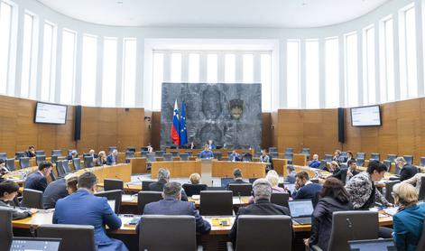 Pogoj o znanju slovenskega jezika za družine tujcev ostaja