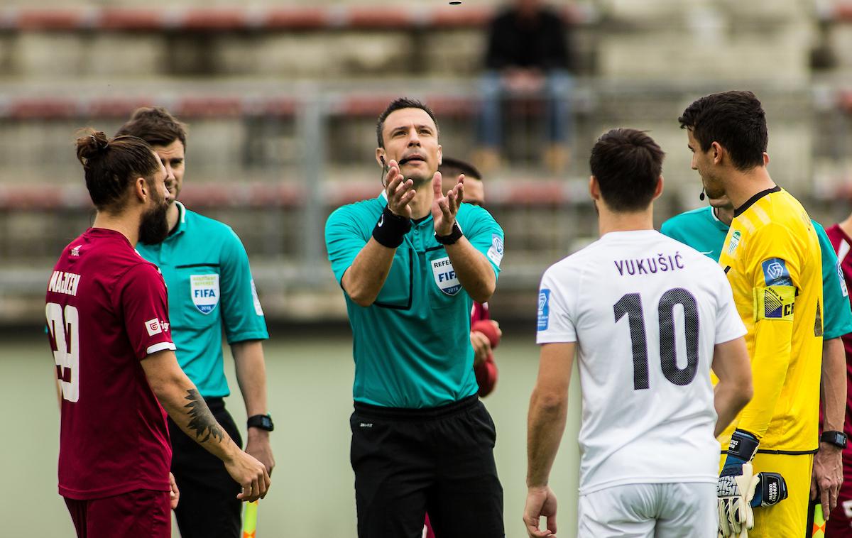 Marko Zalokar | Marko Zalokar (desno) si je na tekmi proti Triglavu v Krškem privoščil veliko neumnost. | Foto Grega Valančič/Sportida