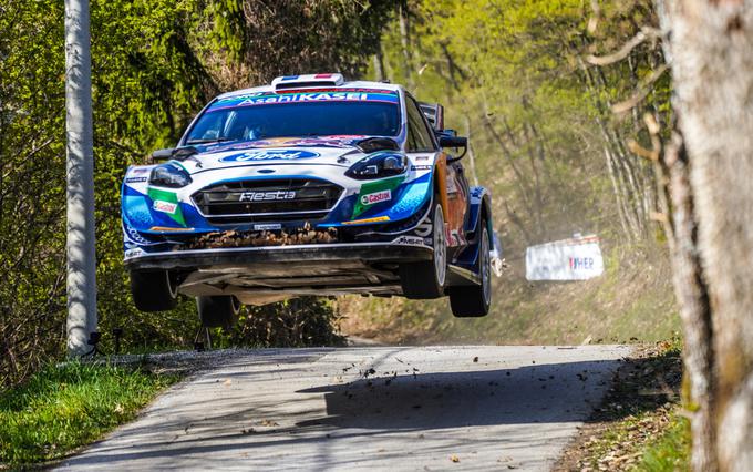 Atraktivne in raznovrstne hitrostne preizkušnje. To je skok, ki smo ga že konec marca napovedali v predstavitvi trase relija. Najdlje je poletel Adrien Fourmaux s ford fiesto WRC, ki je tudi sicer prvo presenečenje relija. | Foto: Croatia Rally