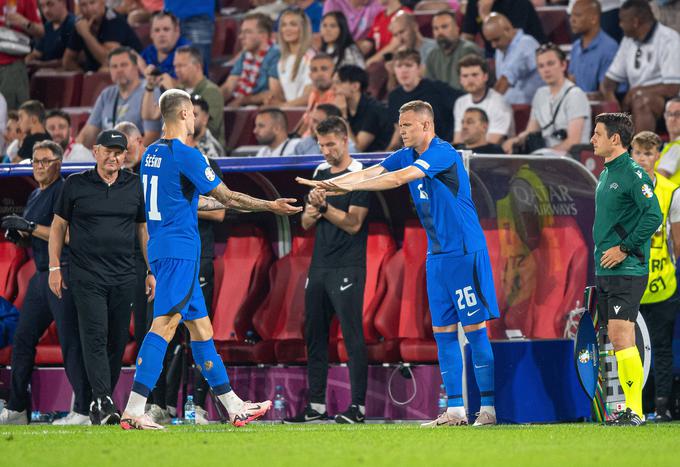 Tako je bilo na dvoboju med Slovenijo in Anglijo. Tako Šeško kot Iličić sta si prislužila glasen aplavz slovenskih navijačev v Kölnu. | Foto: Guliverimage